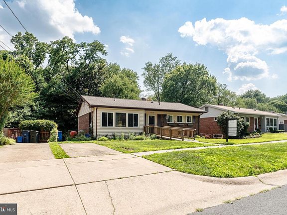 2nd image of 512 Waterford Rd