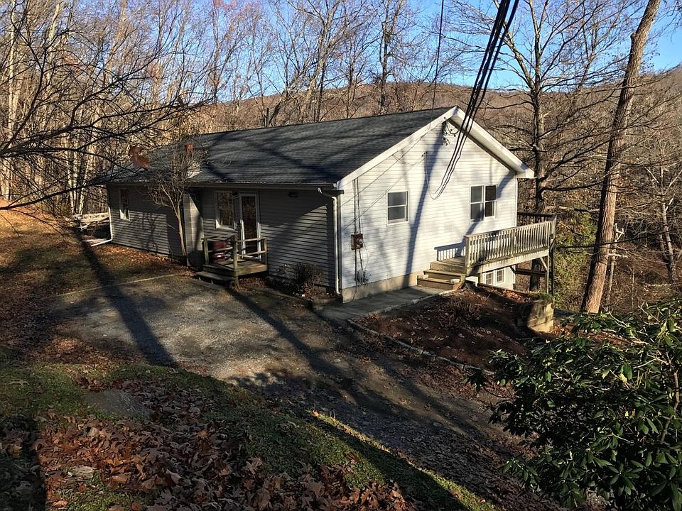 Hillside 3 bedroom, 3 bath Ranch Rental In Kent