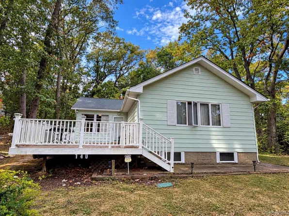 140 Hallock Landing Road, Rocky Point, NY 11778