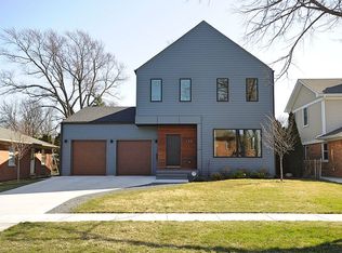 125 E Lahon St, Park Ridge, IL 60068