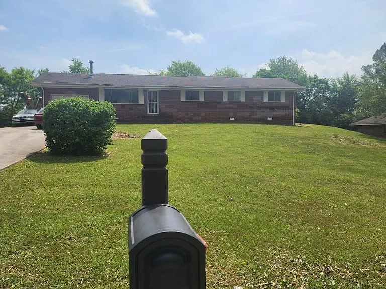 7610 Boriss Dr — Photo 3