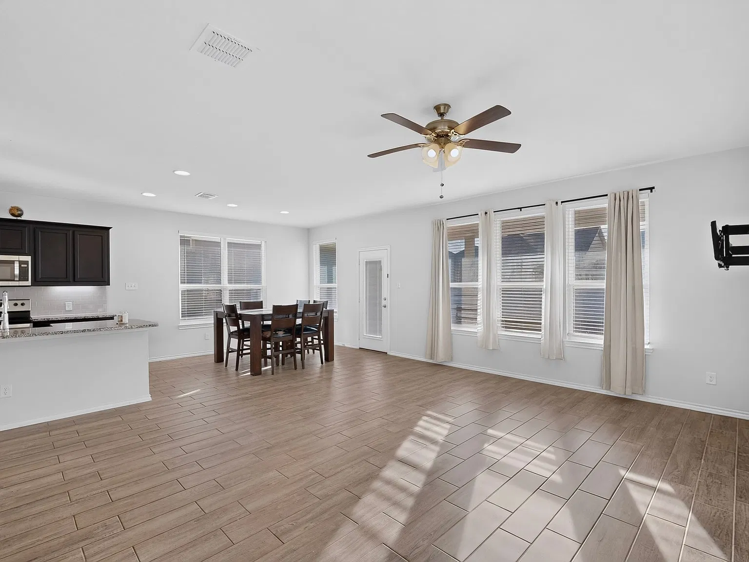 3 bed, 1568 sqft, $2,000 — Photo 4