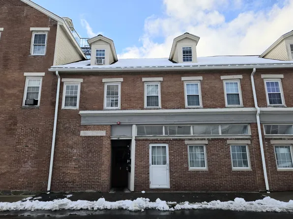 8 Union St APT 7, Taunton, MA 02780