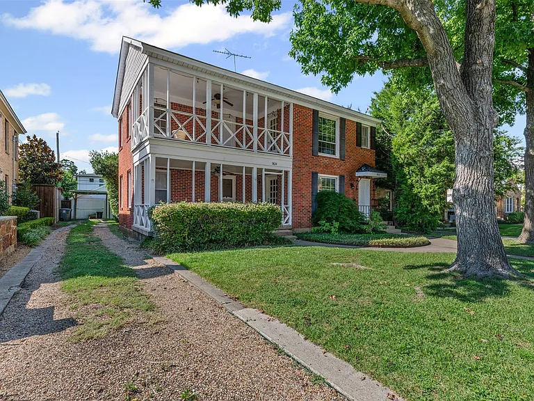 5834 Goodwin Ave — Photo 2