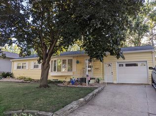 420 Valley Dr, Waterloo, IA 50701