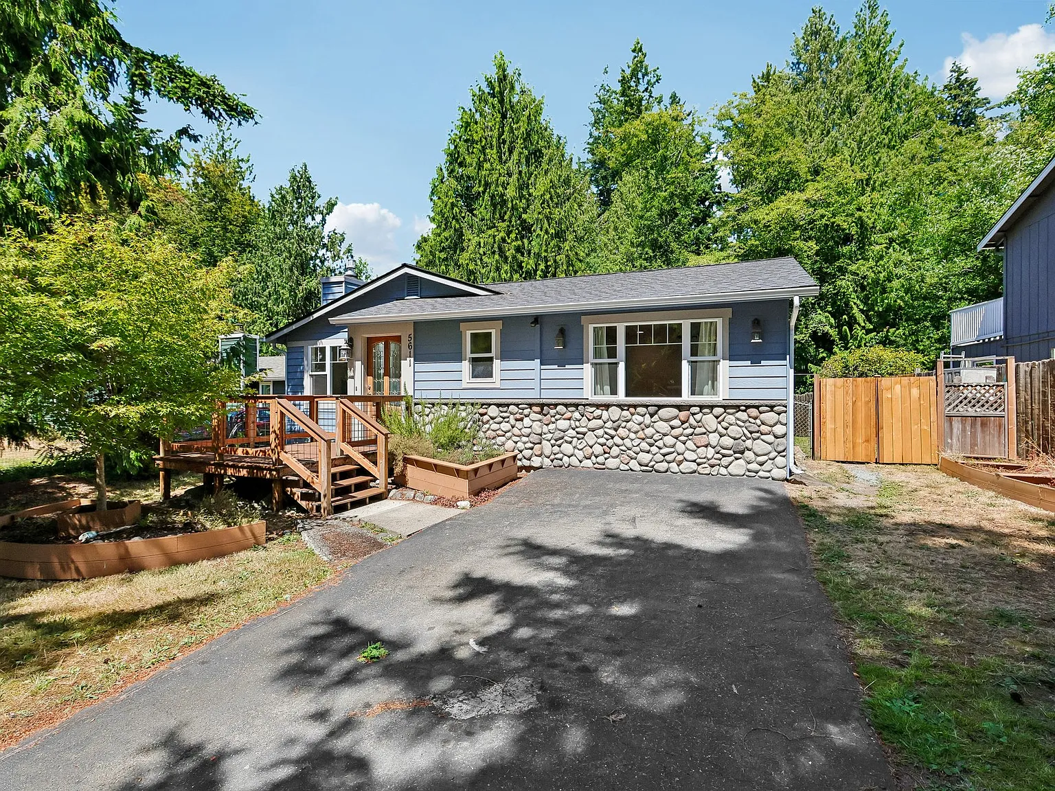 3 bed, 1008 sqft, $3,395 — Photo 3