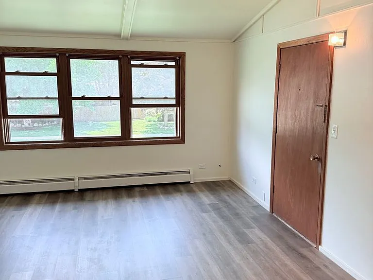 605 E Pearl St — Photo 8
