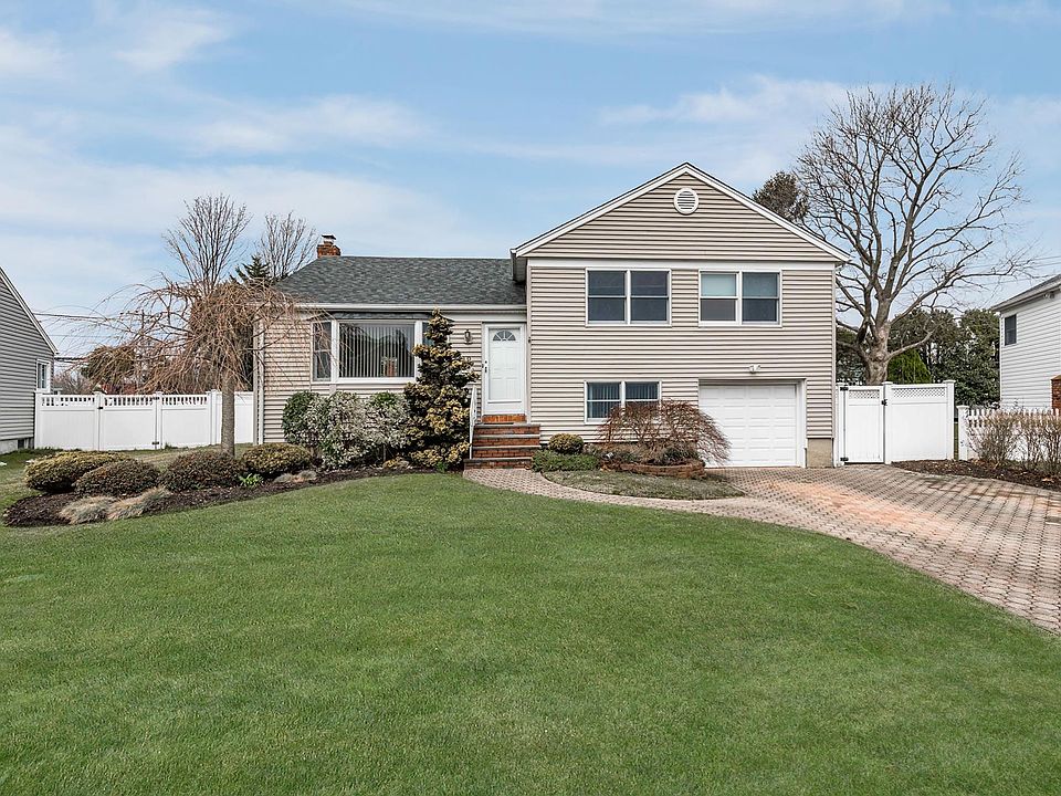 1st image of 90 Kathleen Dr