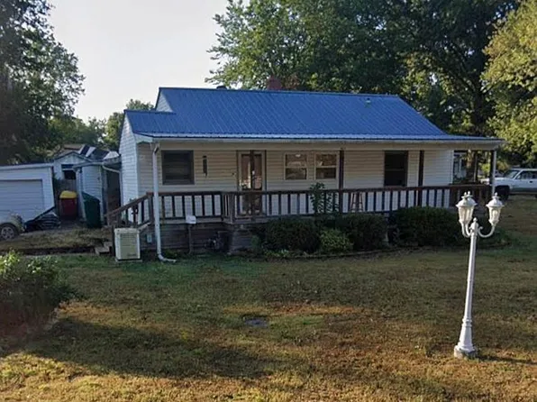 489 Fieldcrest Dr, Pittsburg, KS 66762