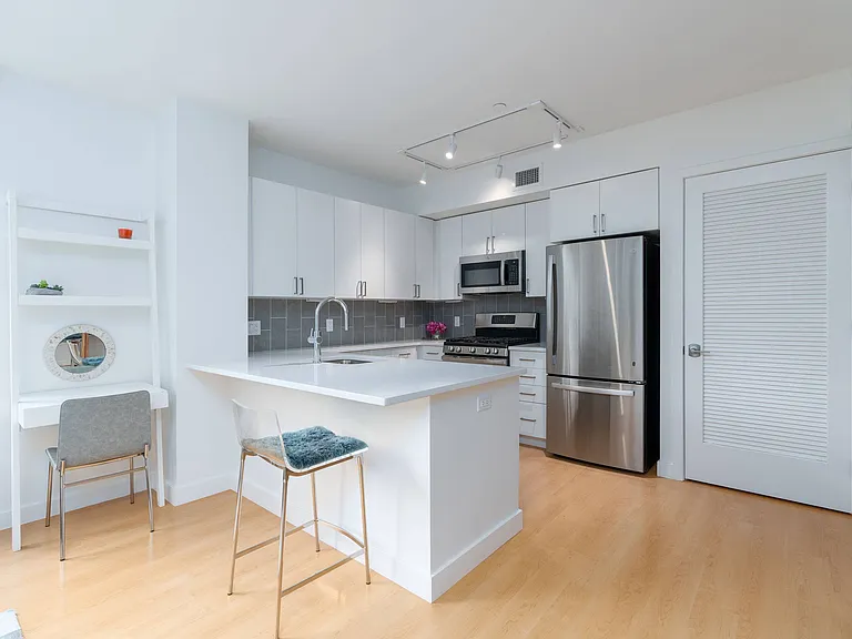 605 Concord at Fresh Pond — Photo 28