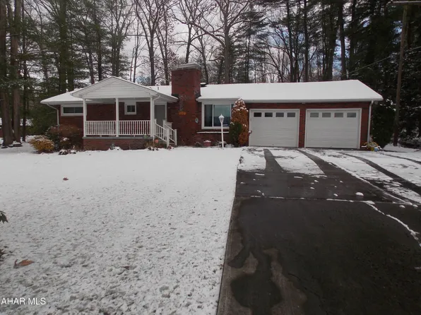 1933 Bellmeade Dr, Altoona, PA 16602