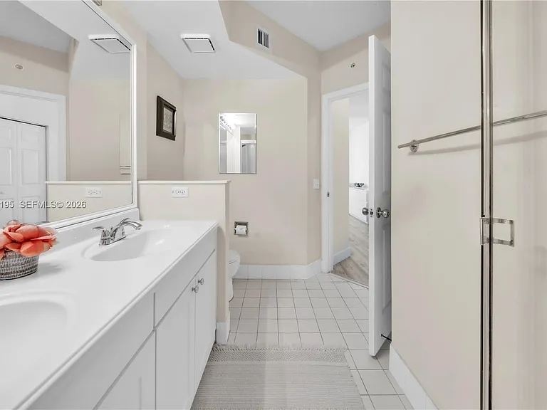 17145 N Bay Rd #4304 — Photo 23