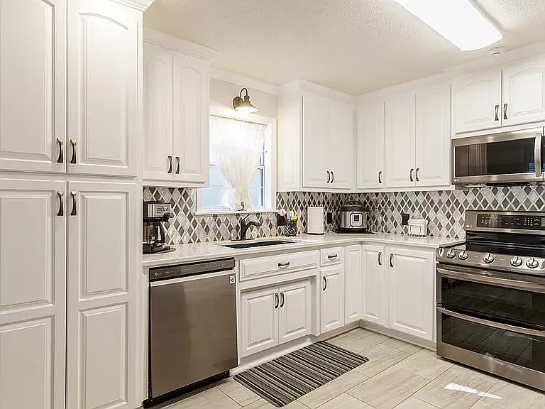 3 bed, 1816 sqft, $2,195 — Photo 3