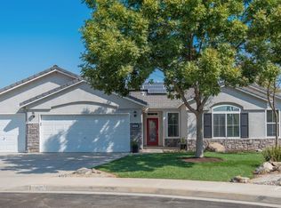 1038 W Windsor Ct, Hanford, CA 93230