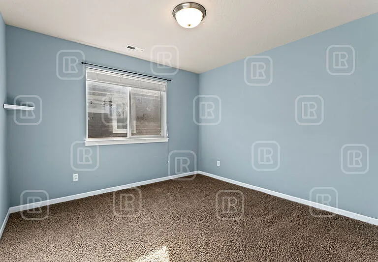 2211 N Oakland Ln — Photo 6