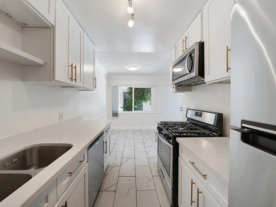 7209 Willoughby