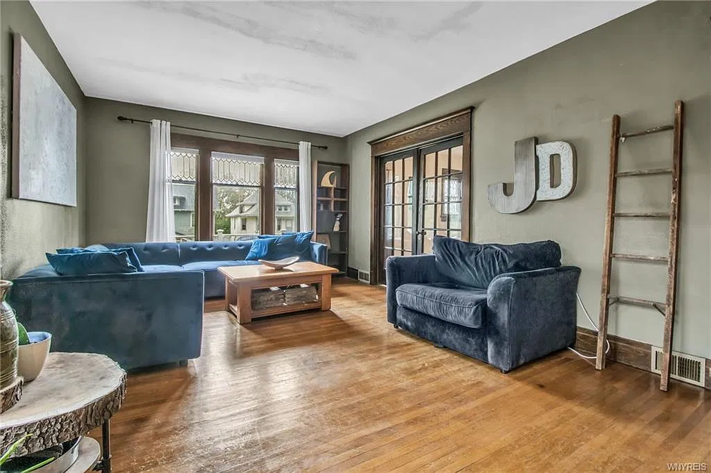 3 bed, 1600 sqft, $2,300 — Photo 2