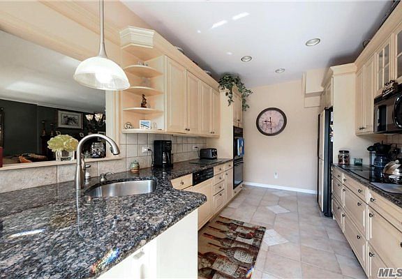 5th image of 219 Dickson Cir