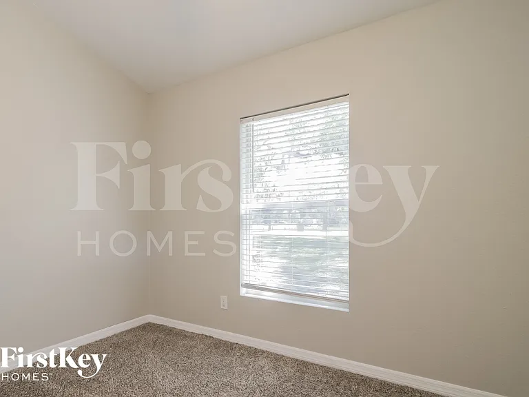 404 McGee St — Photo 8