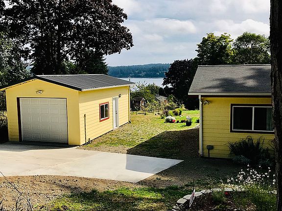 Garage & plenty of parking  