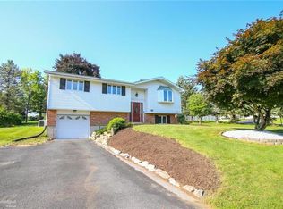 5555 Colony Dr, Bethlehem, PA 18017