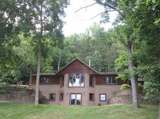 1105 Ferris Mill Rd, Decorah, IA 52101
