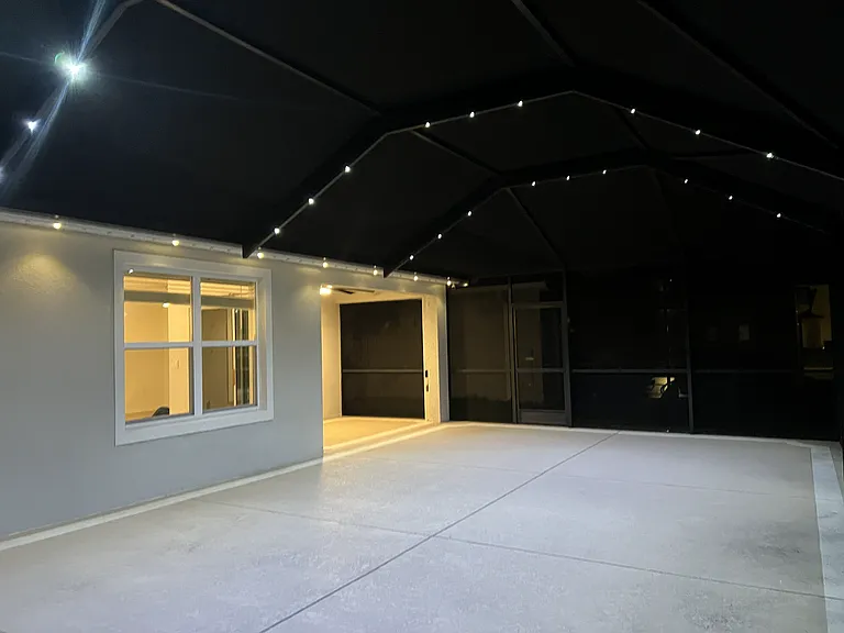 Peaceful nighttime @ Sunroom