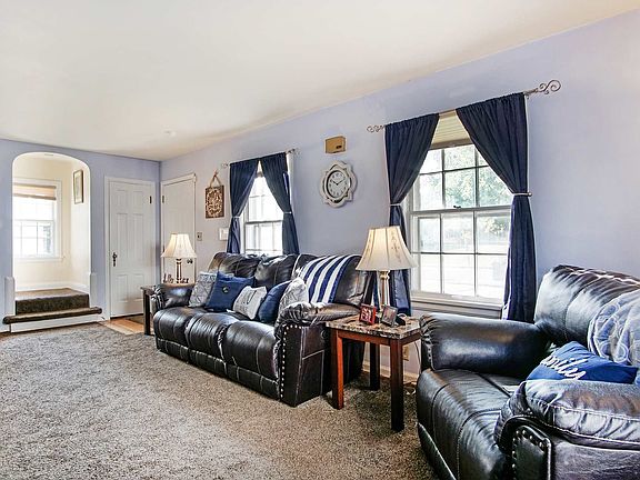 3rd image of 613 E Woodside St