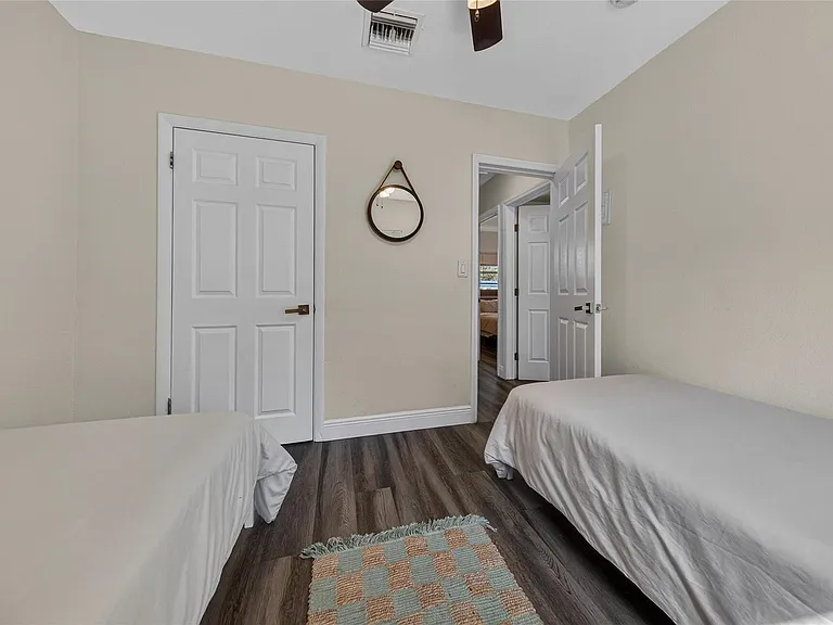 540 NE 59th Ct — Photo 7