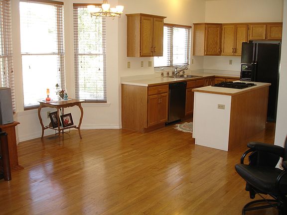Kitchen & Dining