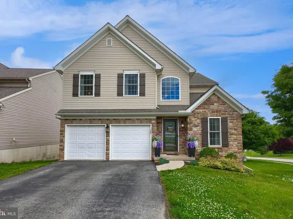 745 Thomas Armor Dr, Windsor, PA 17366
