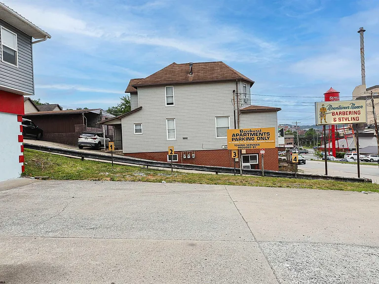 726 Beechurst Ave — Photo 2