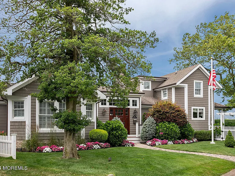 208 Neptune Pl — Photo 2