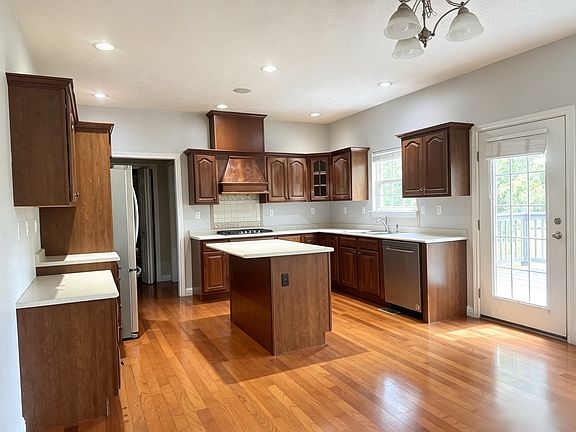 3rd image of 1303 Priscilla Dr