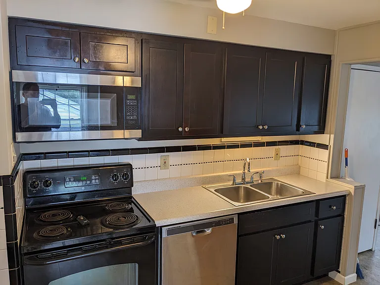 1409 Akron Dr — Photo 5