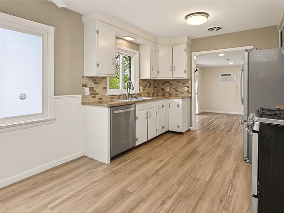 5th image of 24 Bennett Ave