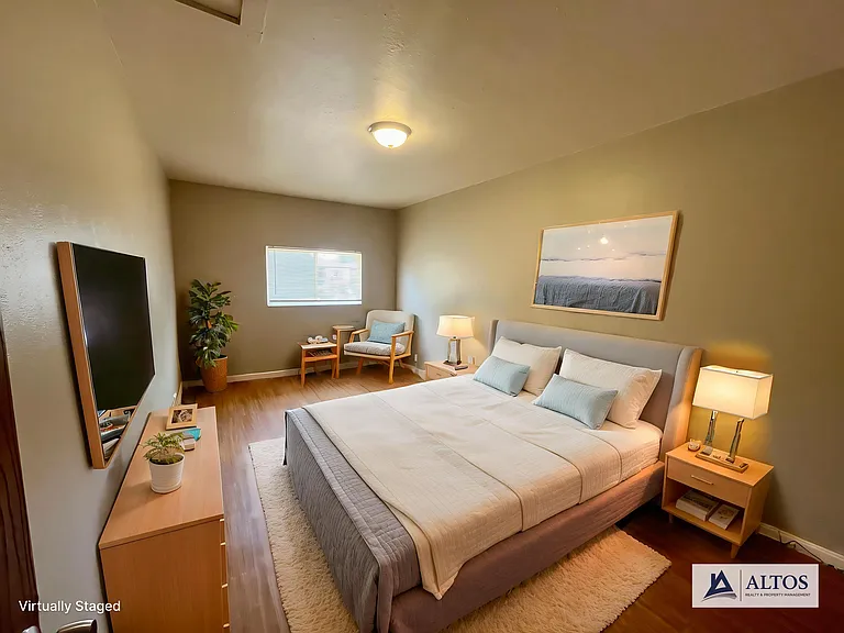 ** Move in Special** Spacious 3 bedroom, 1 bath Lakewood duplex with fenced in backyard available! — Photo 4