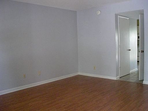 3rd image of 507 Stinson Dr #8-H