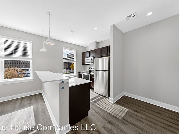 4th image of 191 N Pearl St #204