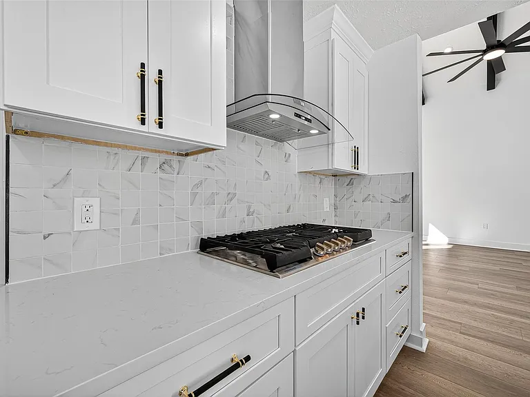 3006 Golden Hills Ln — Photo 17