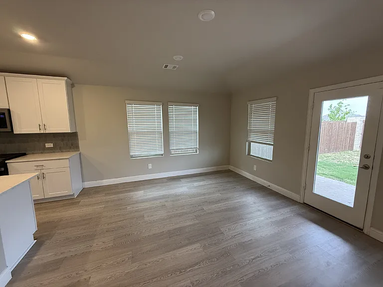 702 Williams Way — Photo 7