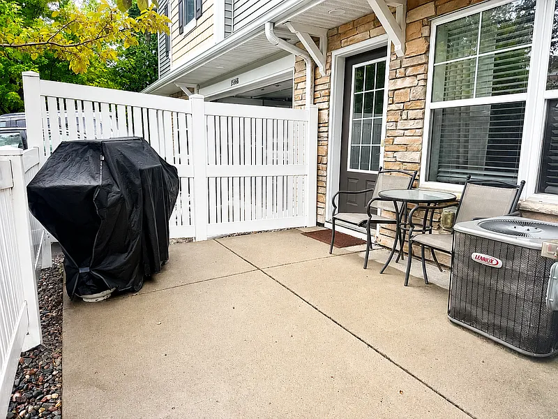 3 bed, 2.5 bath, 1733 sqft, $2,395 — Photo 4