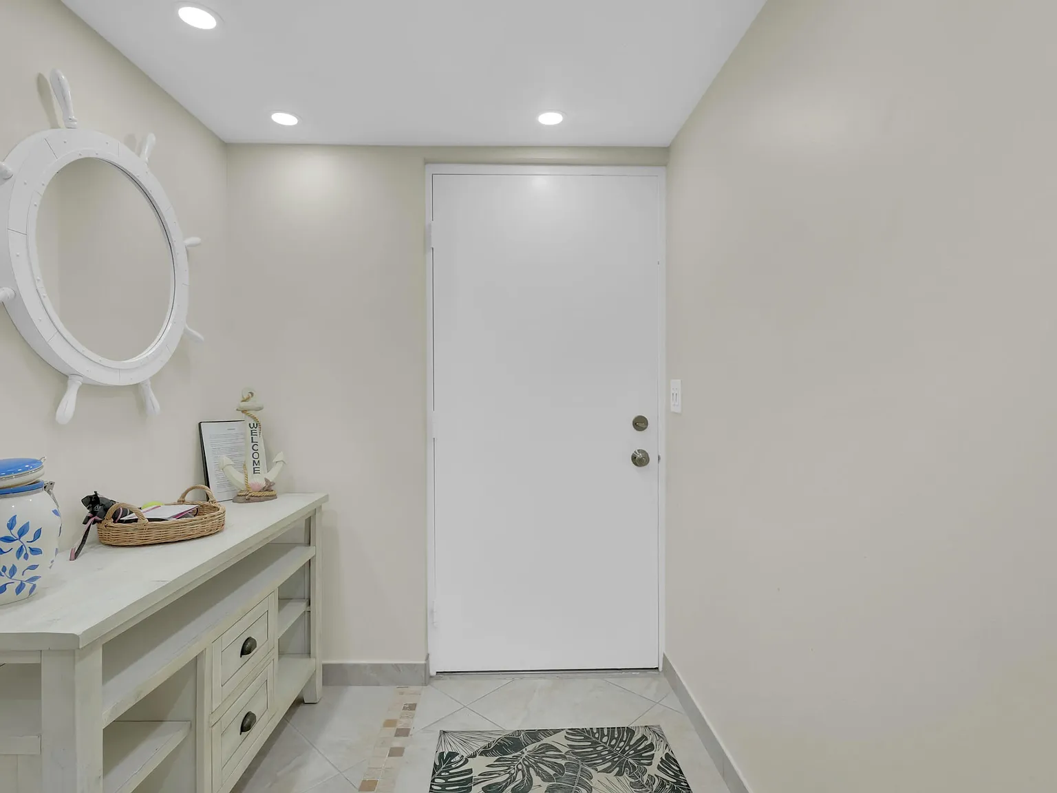2 bed, 2.0 bath, 1175 sqft, $5,000 — Photo 2