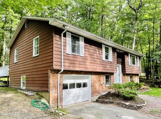 130 Cedar Ridge Rd, Hawley, PA 18428
