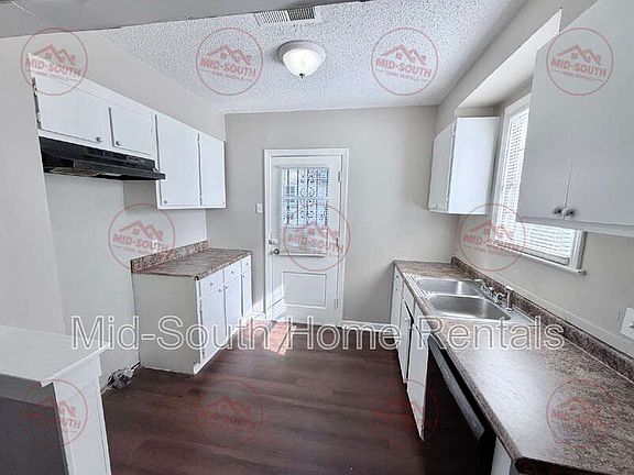 5th image of 1060 Salem St
