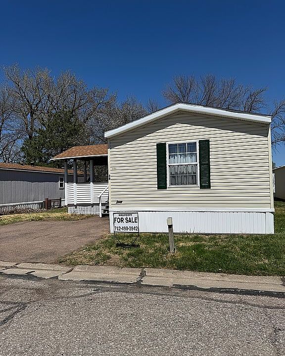 1st image of 28 Cotts Dr
