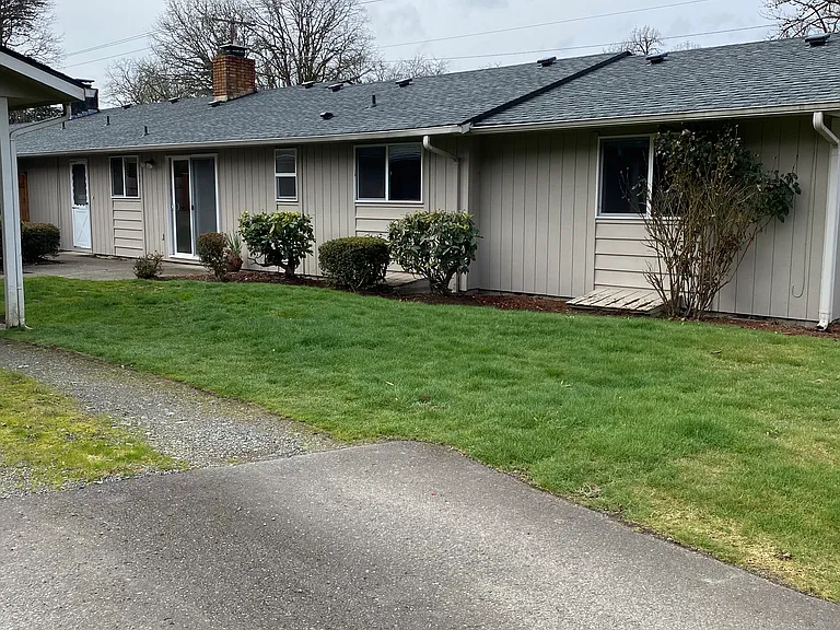 18630 Albany St SW — Photo 21