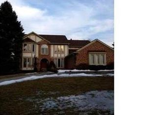 370 Brewster Rd, Rochester Hills, MI 48309