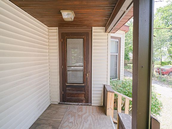 3rd image of 30 E 15th St