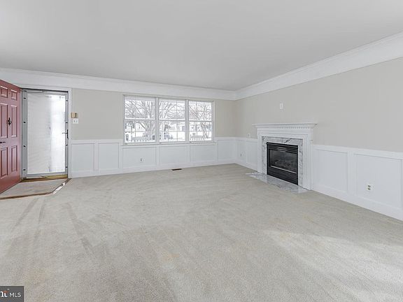 4th image of 432 Country Way